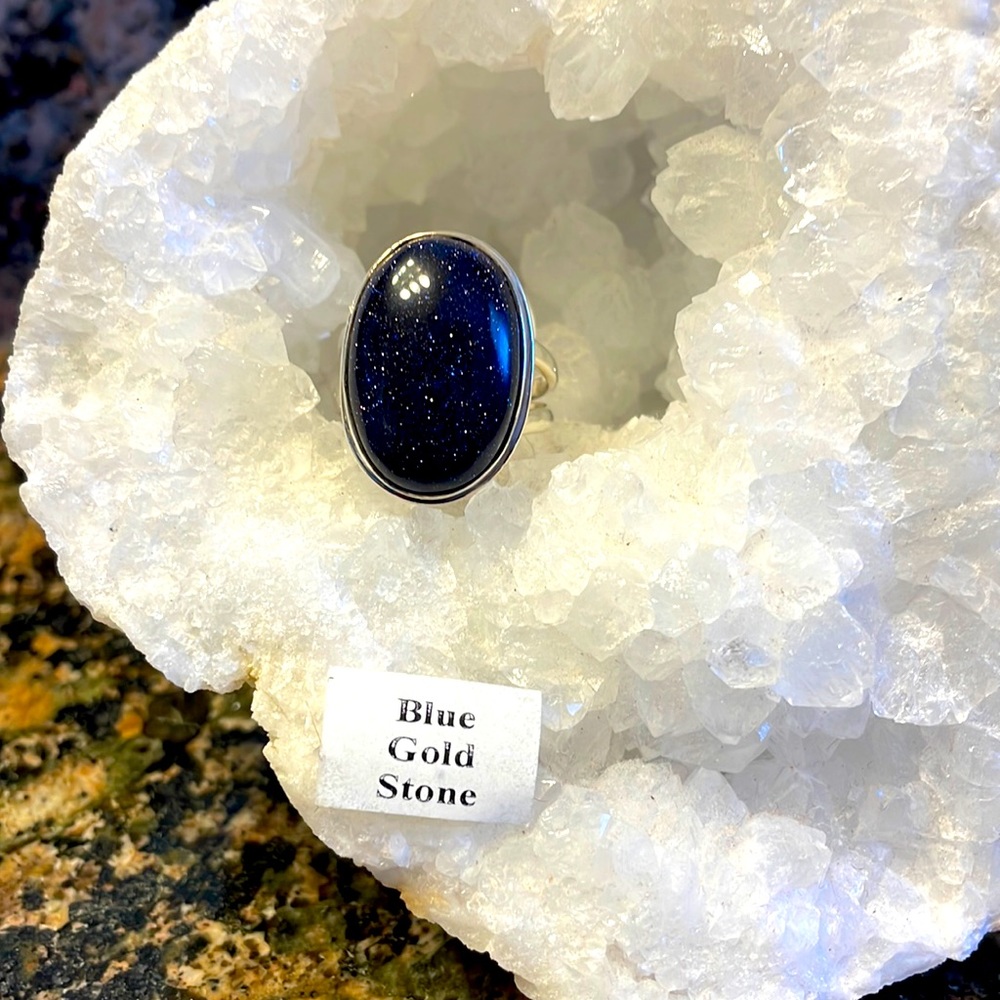 Spectacular Blue Gold Stone Ring Size 9. Retail 158.00 NWT